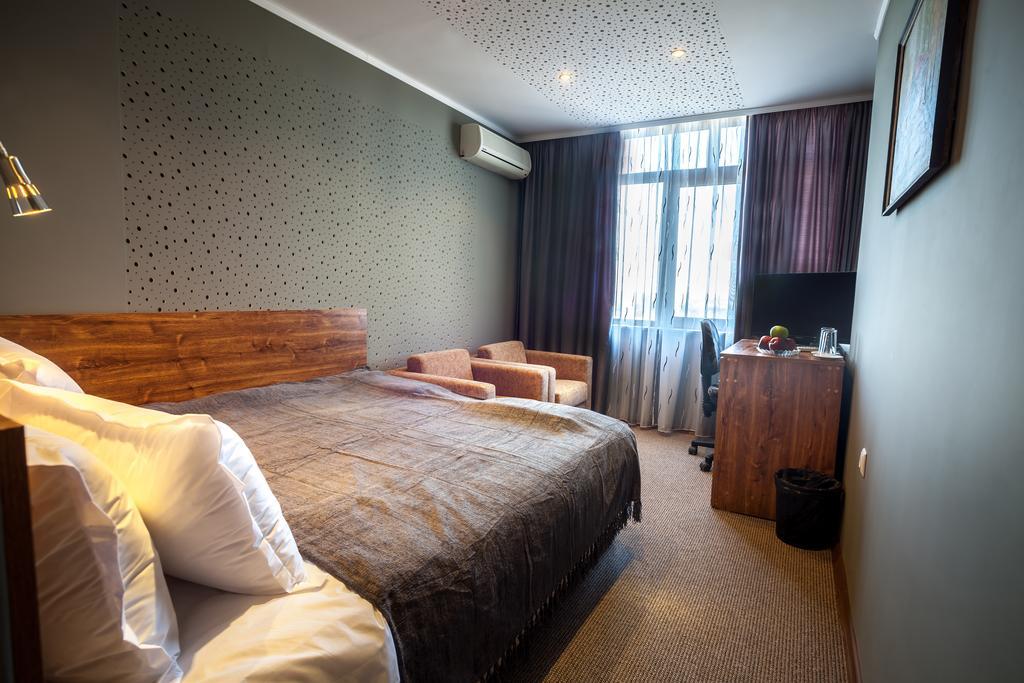 Panorama Top Floor Rooms In Hotel Tundzha Yambol Eksteriør bilde